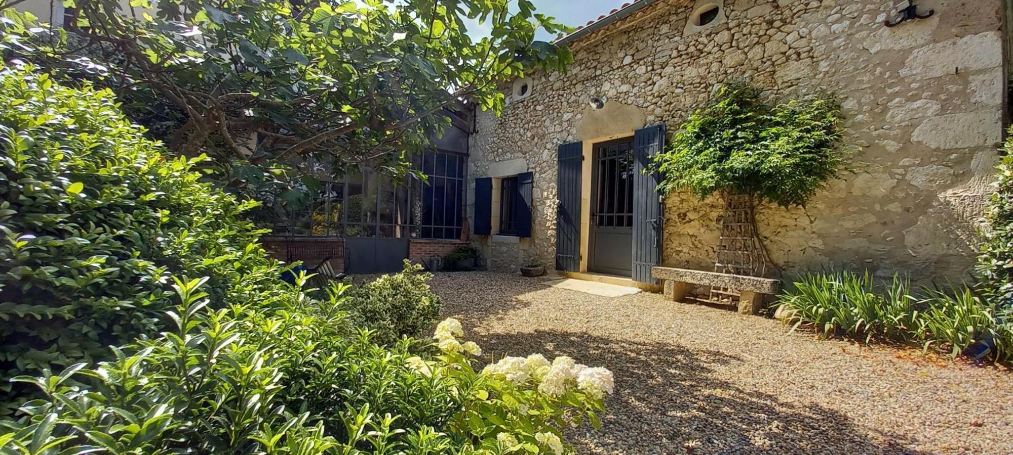 Entre-Vignes-Et-Bastides Hotel Montcaret Exterior photo