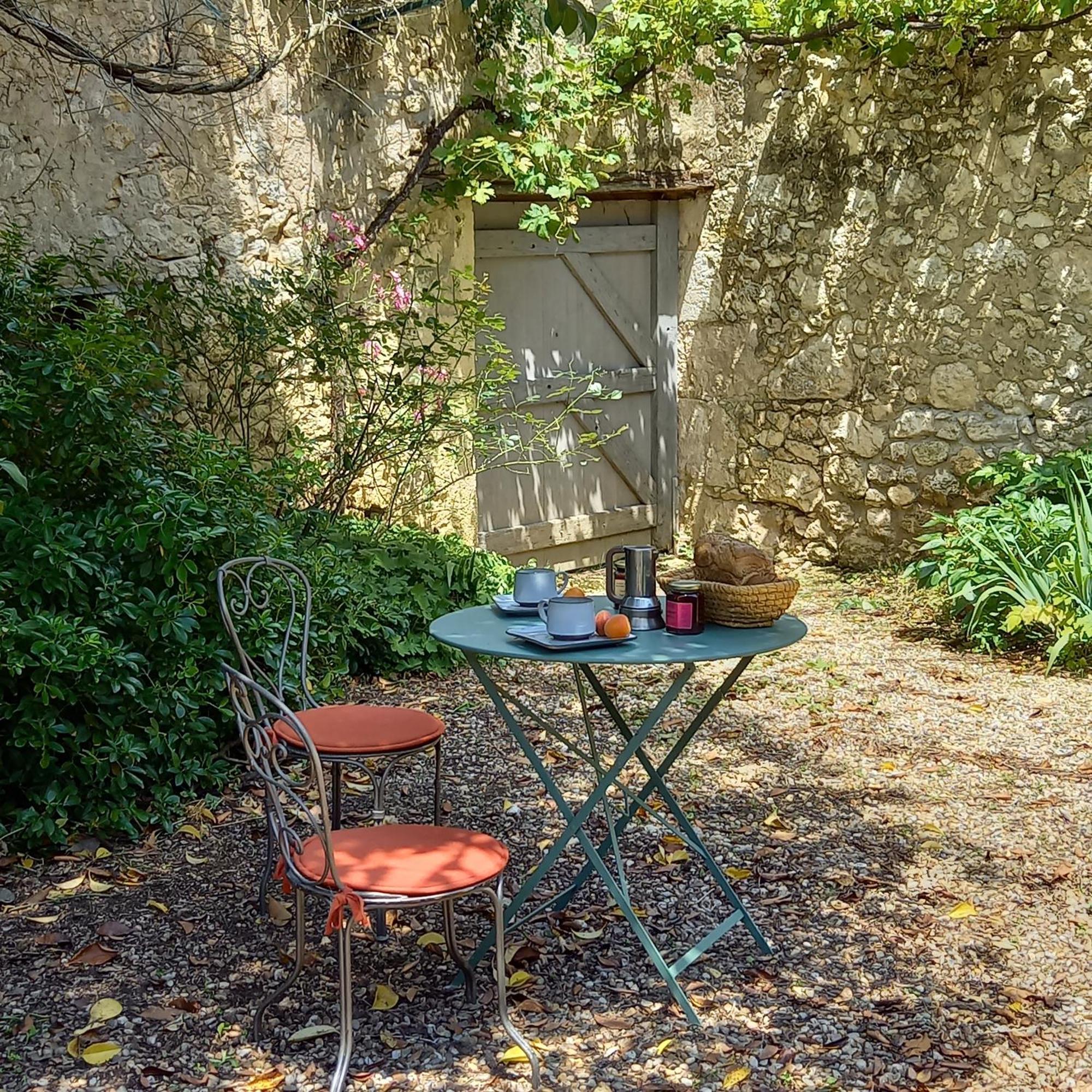 Entre-Vignes-Et-Bastides Hotel Montcaret Exterior photo